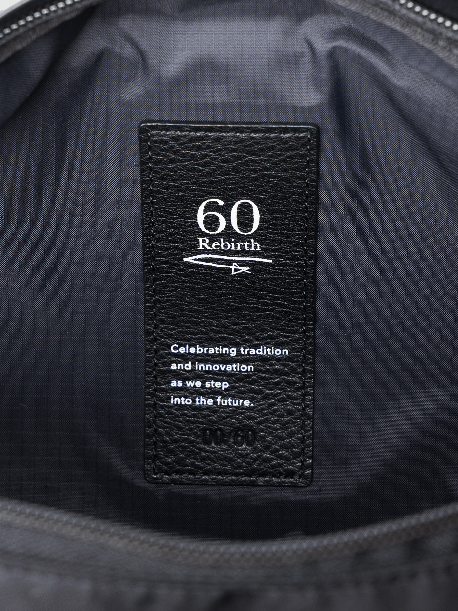 土屋鞄製造所 - 中文官網 - 【數量限定】60 週年紀念 Solid 斜背腰包