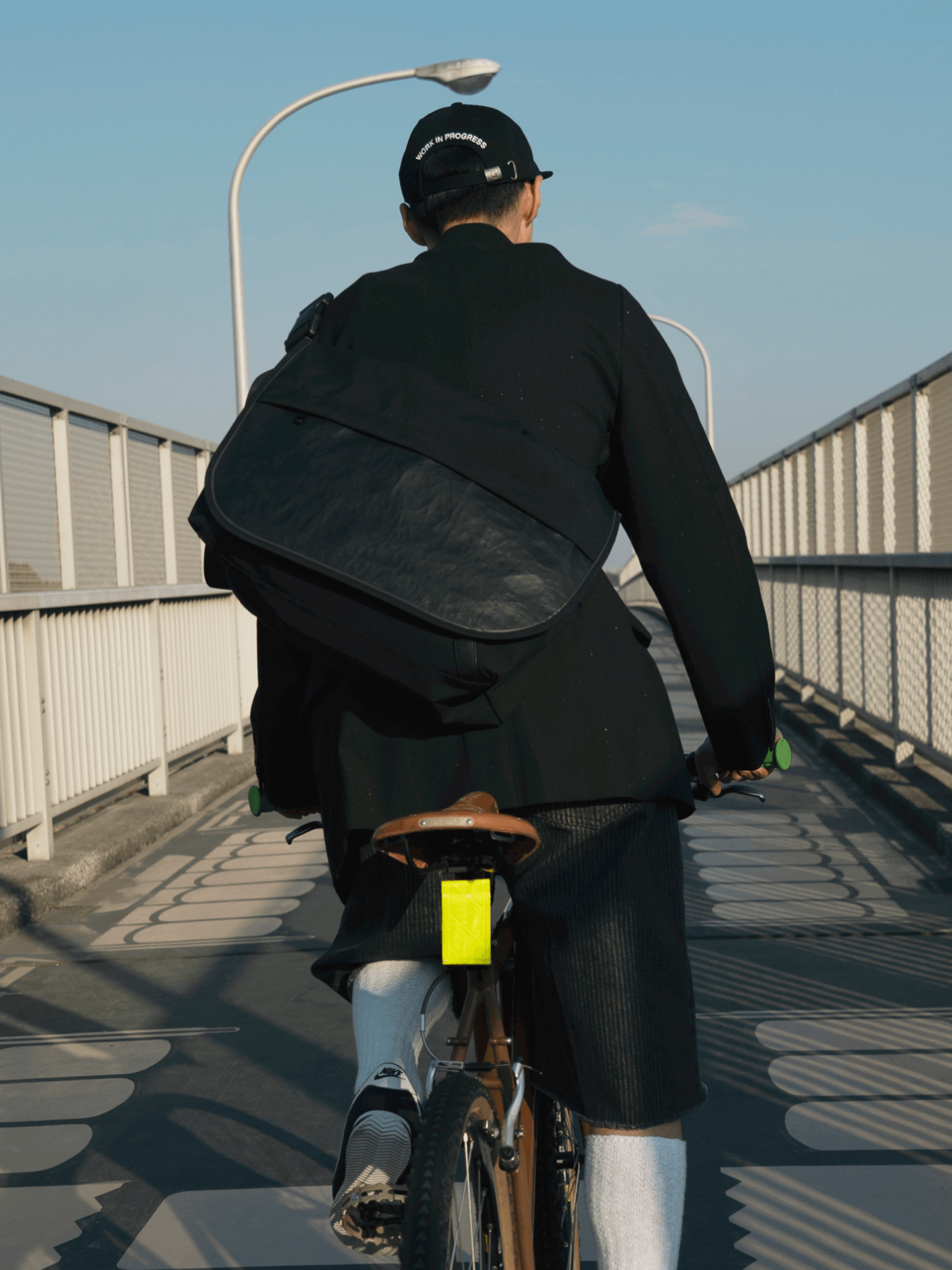 土屋鞄製造所 - 中文官網 - CORDURA®×皮革 郵差包 Large