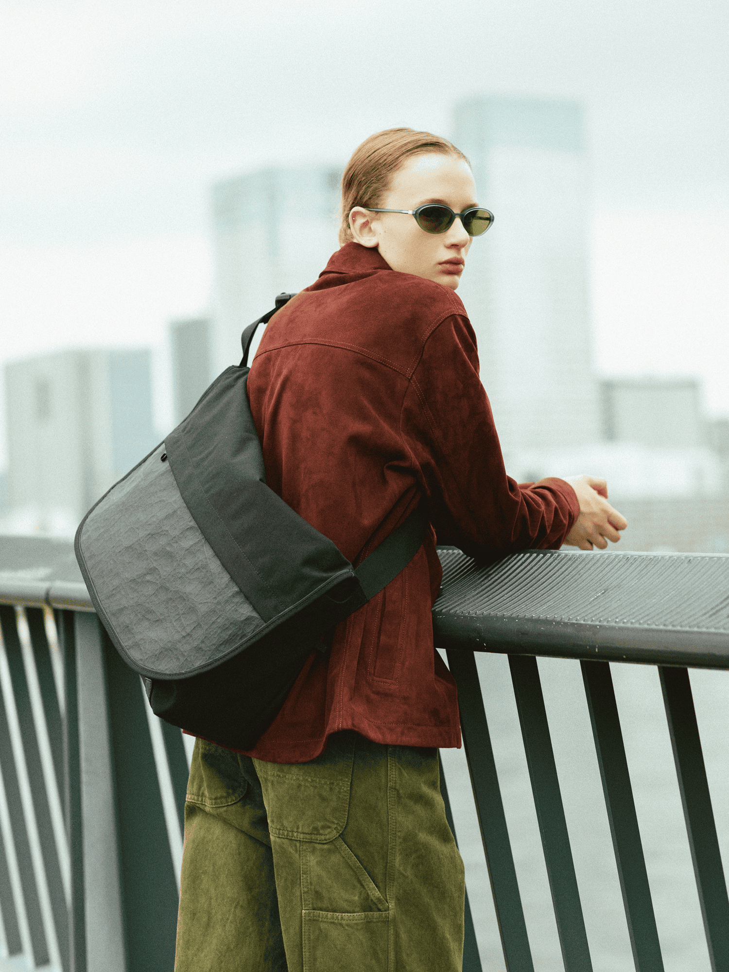 土屋鞄製造所 - 中文官網 - CORDURA®×皮革 郵差包 Large