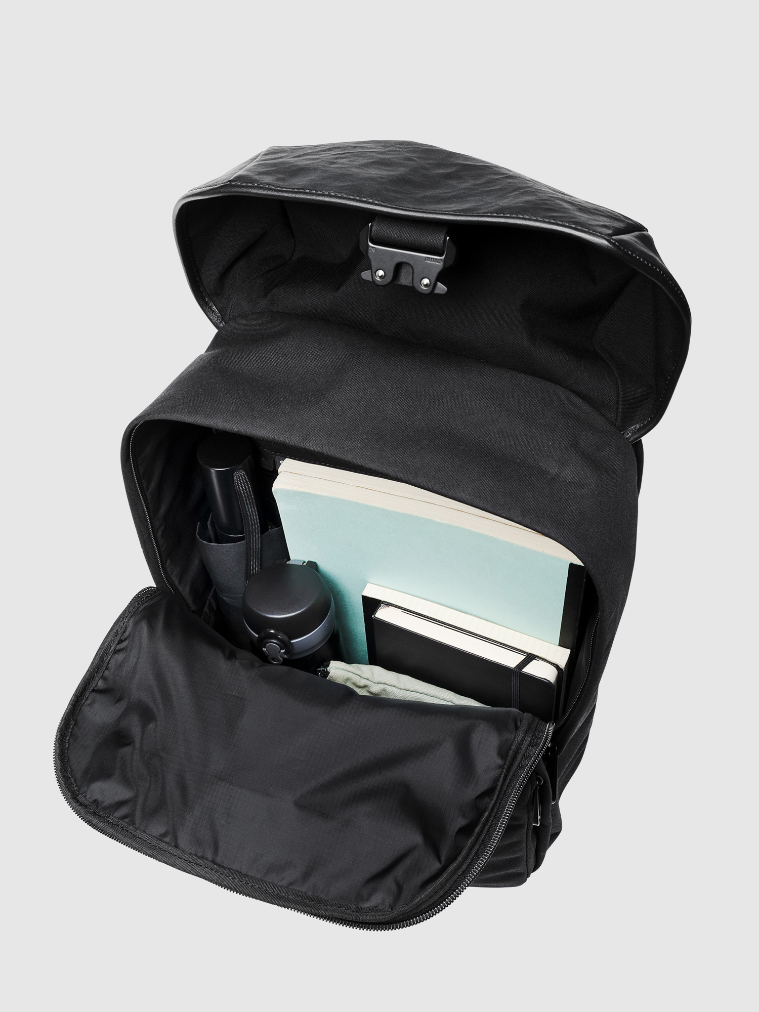 土屋鞄製造所 - 中文官網 - CORDURA®×皮革 方形後背包