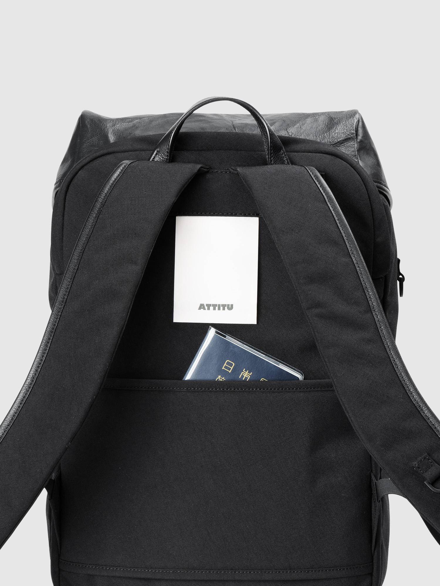 土屋鞄製造所 - 中文官網 - CORDURA®×皮革 方形後背包