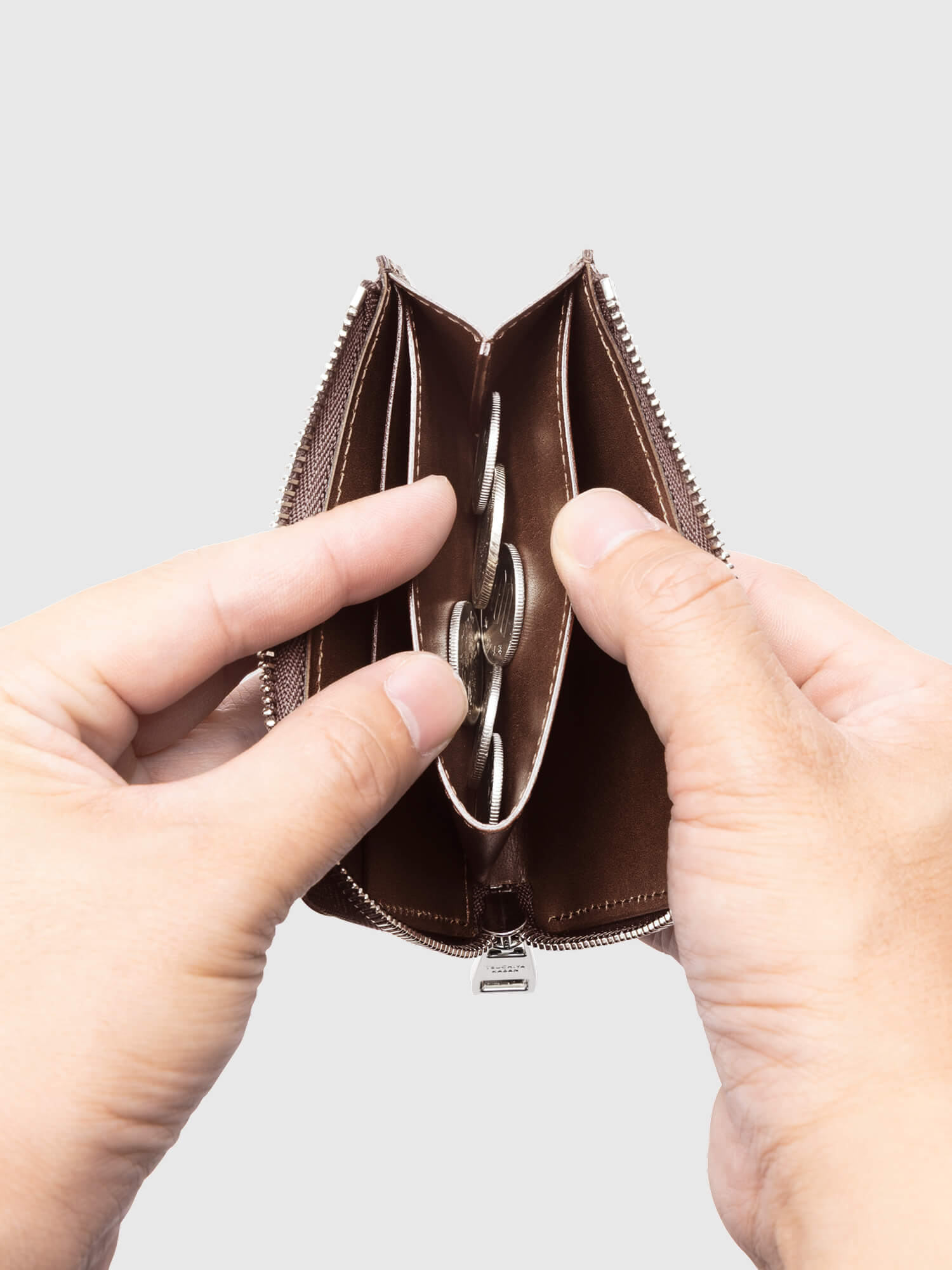 土屋鞄製造所 - 中文官網 - Cordovan L型拉鍊短夾 002